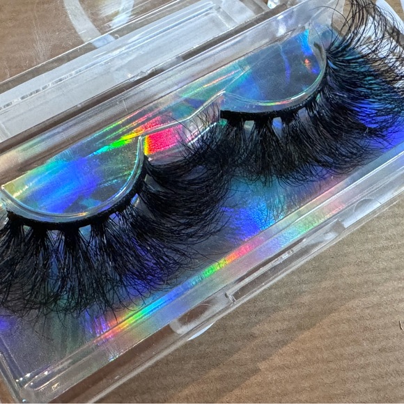 ✨1-10 or 2-18✨25mm 👌🏼Quality Lashes (comes with spool and info on upkeep) - Picture 15 of 15